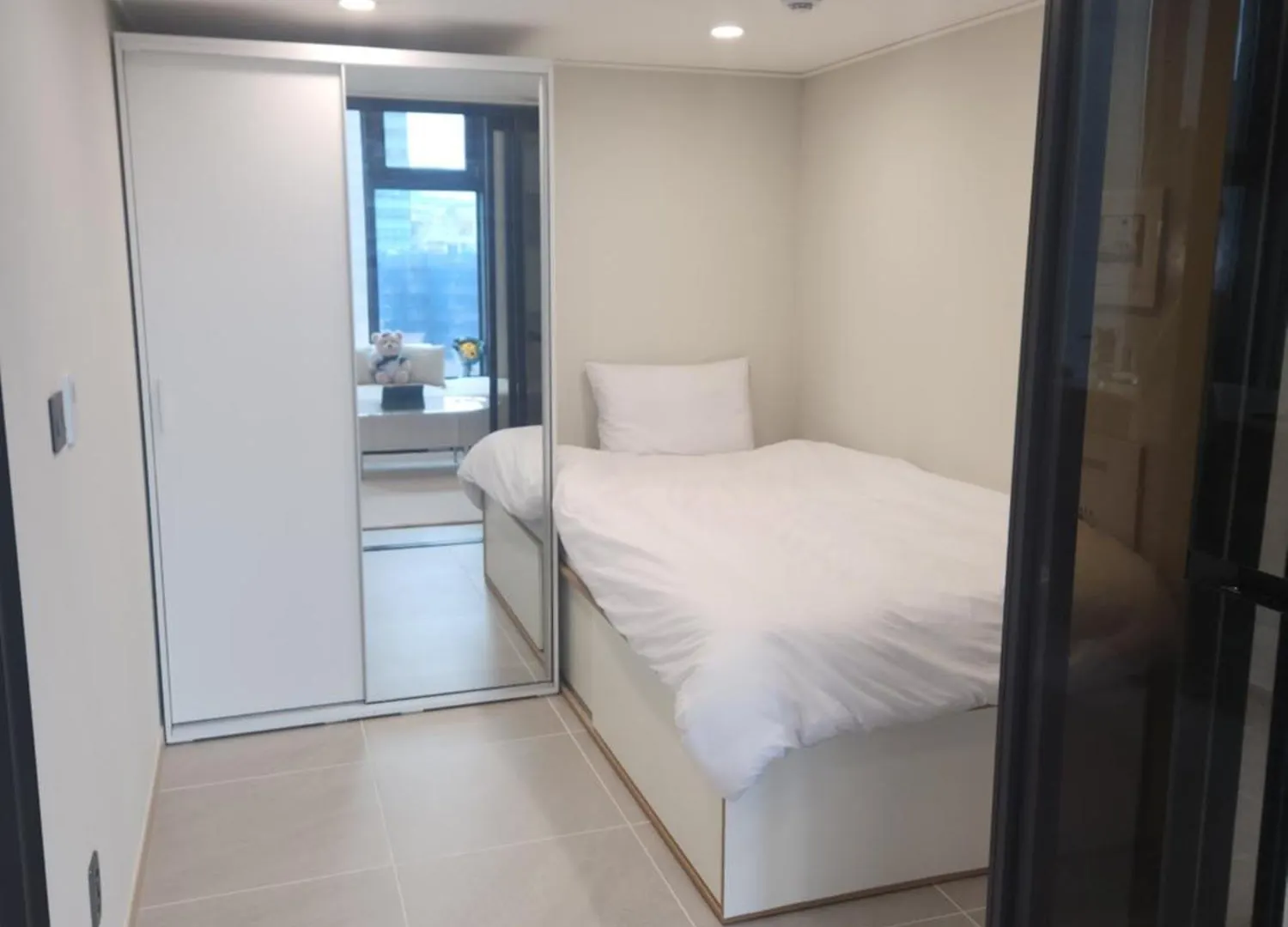 Warm House, New Building, Dongdaemun History & Culture Park Station Daire Seul